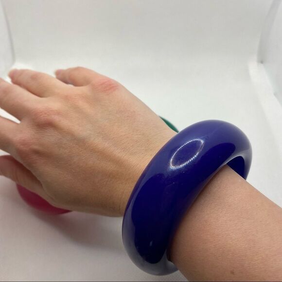 Set of three chunky vibrant bangle bracelets - Picture 4 of 5